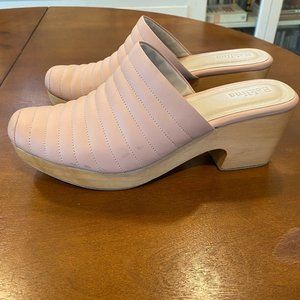 Beklina nude pink clog